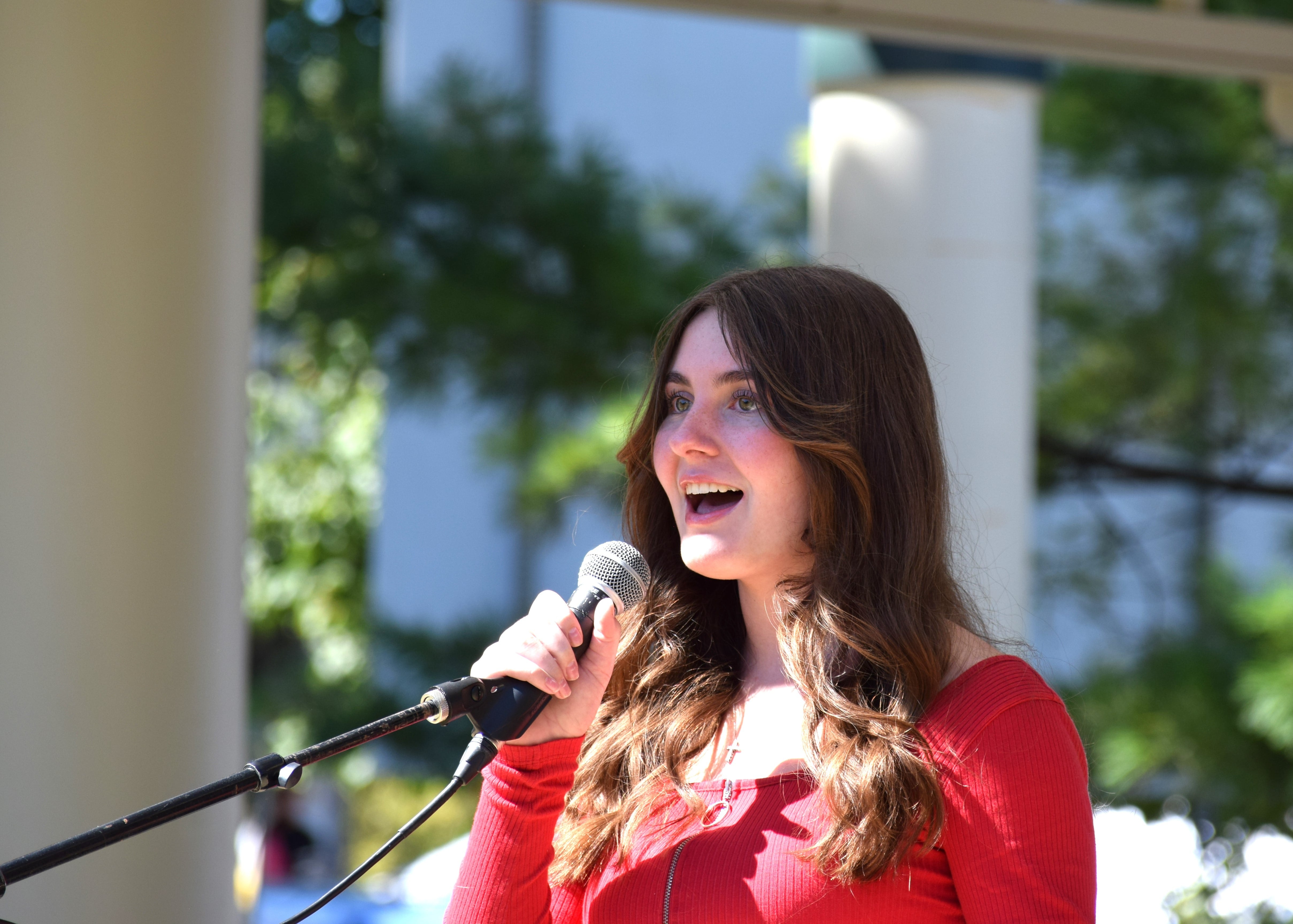 Shannon singing at Septemberfest 2024